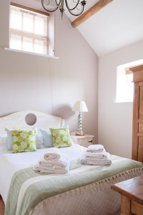 Swallow Barn At Millfields Farm Cottages Ashbourne  Bagian luar foto